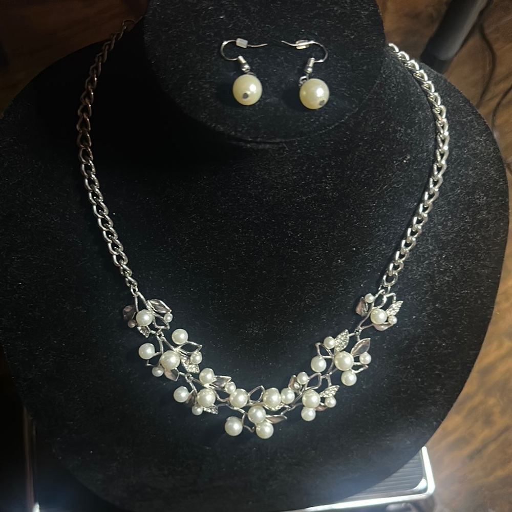 Elegant Silver Pearl Necklace and Earring Set